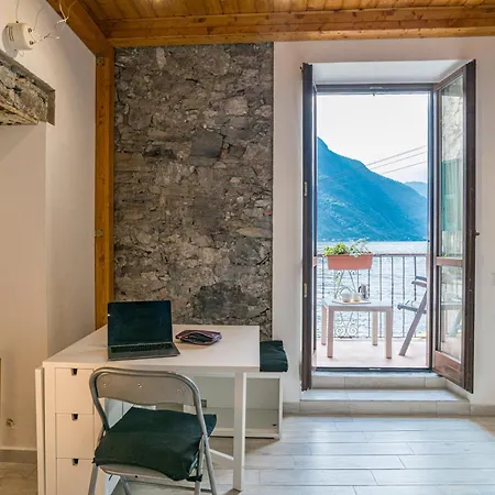 Guesthost - Lovely With Balcony A Few Mt From The Apartment *