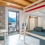 Guesthost - Lovely With Balcony A Few Mt From The *