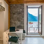 Guesthost - Lovely With Balcony A Few Mt From The Apartment *