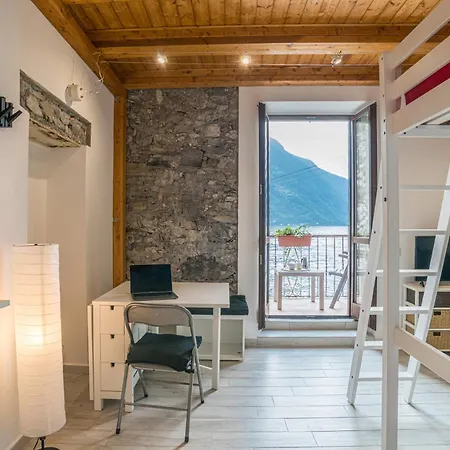 Guesthost - Lovely With Balcony A Few Mt From The