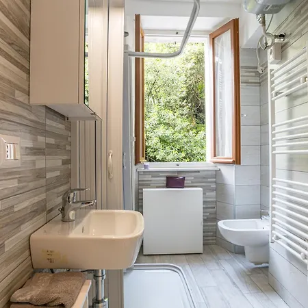 Apartament Guesthost - Lovely With Balcony A Few Mt From The Nesso