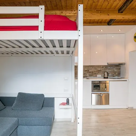 Guesthost - Lovely With Balcony A Few Mt From The Apartament Nesso