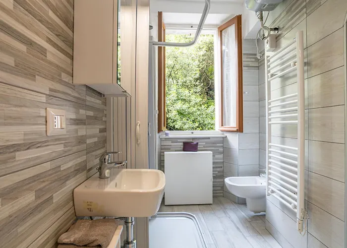 Apartment Guesthost - Lovely With Balcony A Few Mt From The Nesso