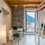 Guesthost - Lovely With Balcony A Few Mt From The