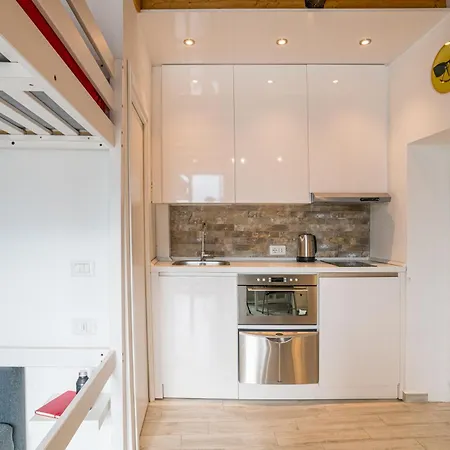 Guesthost - Lovely With Balcony A Few Mt From The Appartement