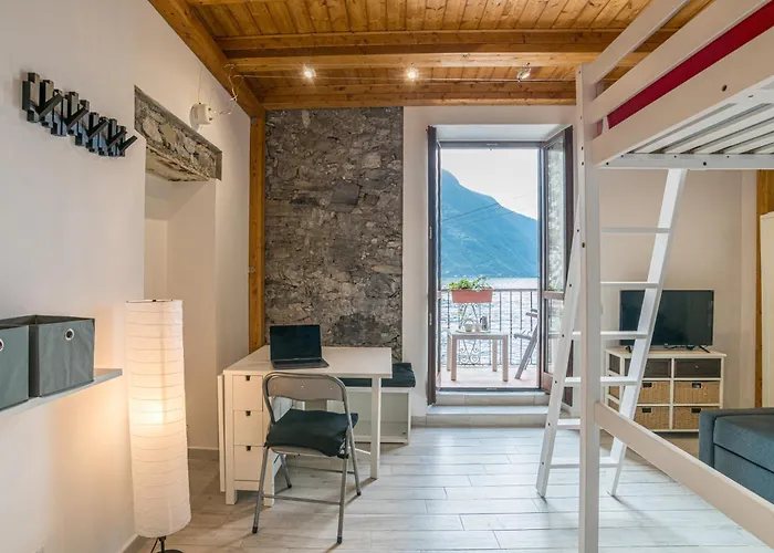 Guesthost - Lovely With Balcony A Few Mt From The